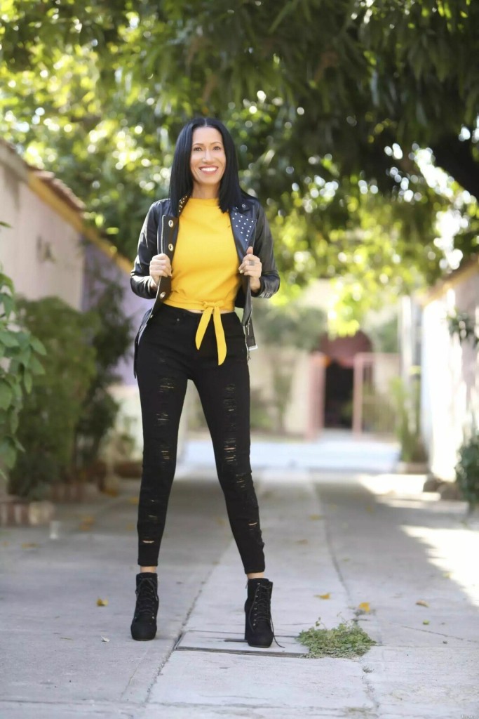 Adriana, 47